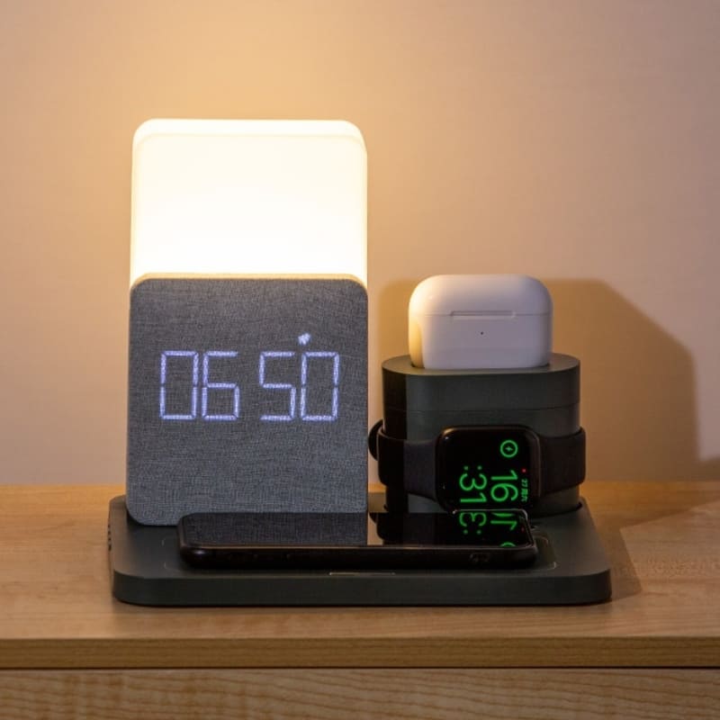 Carregador por Indução Luminária de Mesa e Despertador Castiliani, ideal para quartos com design moderno e funcionalidade prática