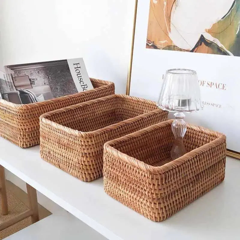 Cesto de Palha Rattan Feito à Mão Castiliani, ideal para decoração e organização em qualquer ambiente