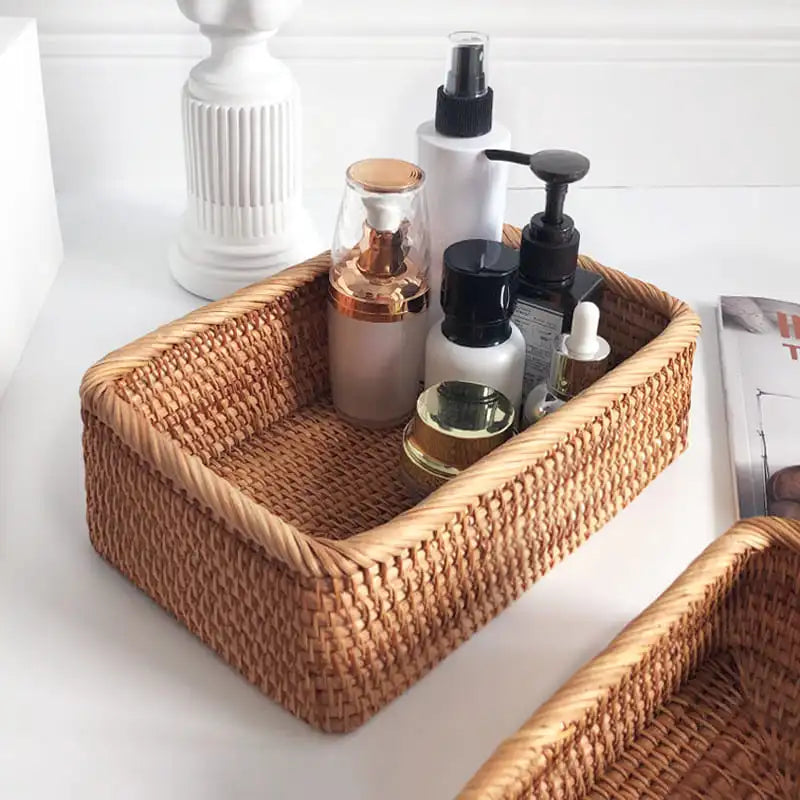 Cesto de Palha Rattan Feito à Mão Castiliani, ideal para decoração e organização em qualquer ambiente