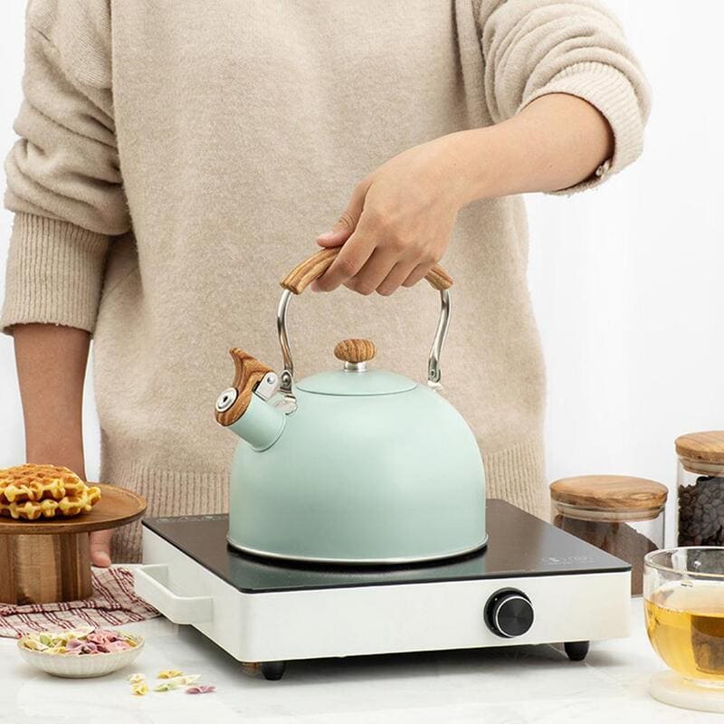Chaleira de Inox com Apito 2,5 Litros Castiliani, resistente e prática para uso diário