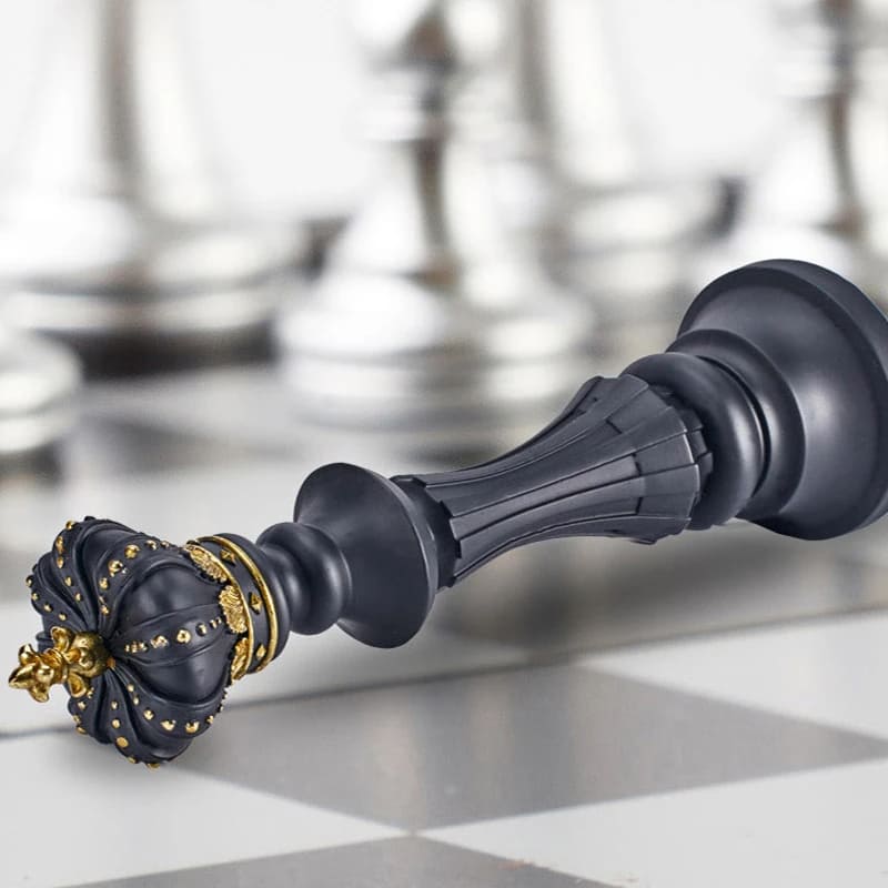 Decoração de Mesa Resina Estátua Peças de Xadrez Castiliani, elegância e estilo para ambientes sofisticados