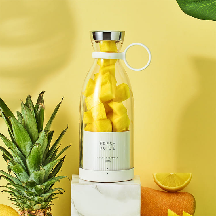 Liquidificador Portátil e Mixer Sem Fio Castiliani, ideal para misturar e preparar bebidas com praticidade e versatilidade