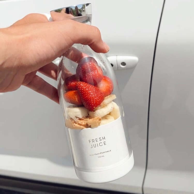 Liquidificador Portátil e Mixer Sem Fio Castiliani, ideal para misturar e preparar bebidas com praticidade e versatilidade