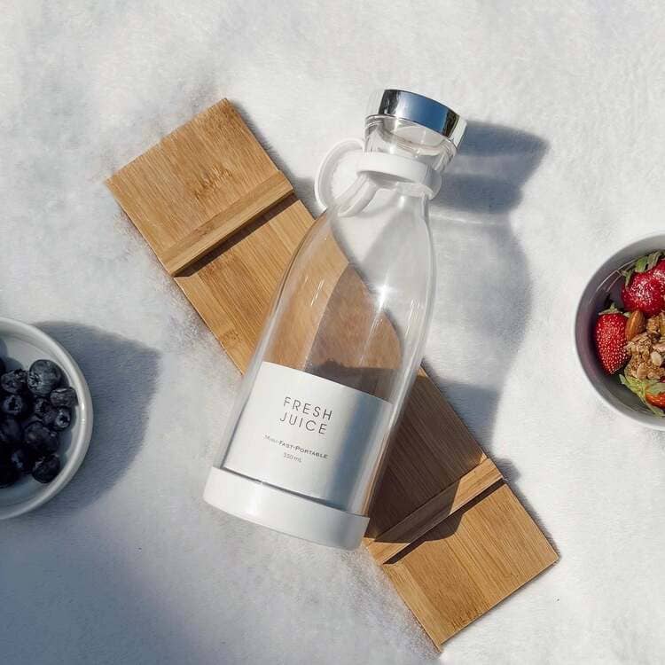 Liquidificador Portátil e Mixer Sem Fio Castiliani, ideal para misturar e preparar bebidas com praticidade e versatilidade