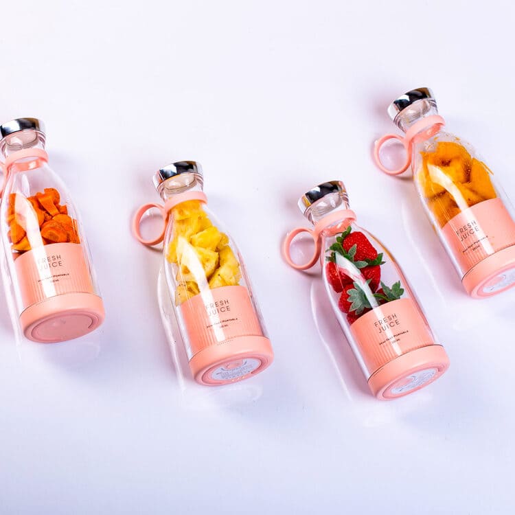 Liquidificador Portátil e Mixer Sem Fio Castiliani, ideal para misturar e preparar bebidas com praticidade e versatilidade