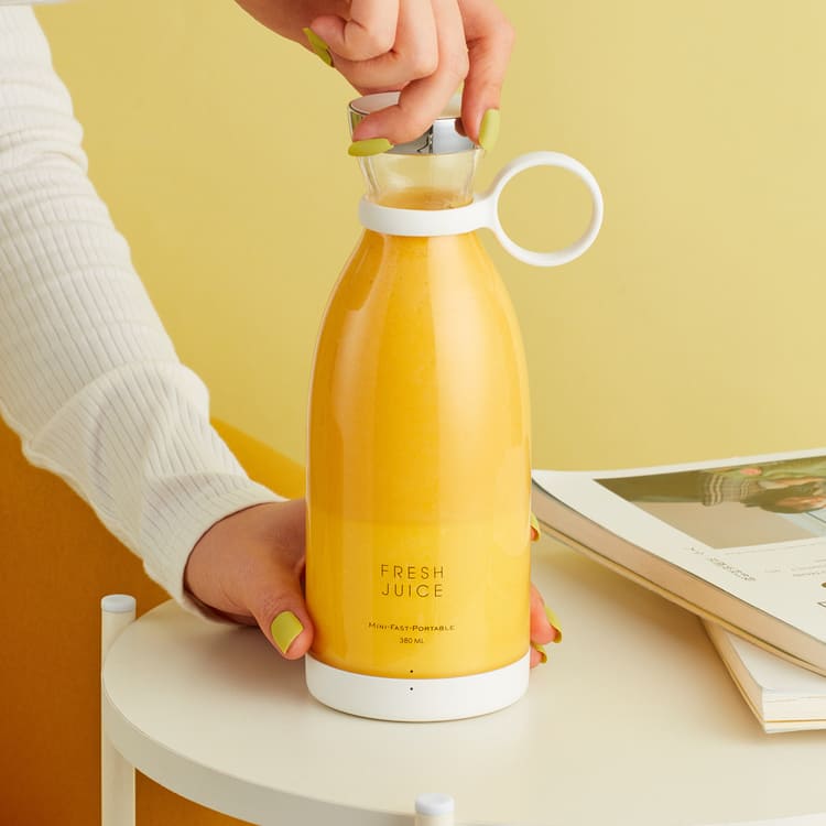 Liquidificador Portátil e Mixer Sem Fio Castiliani, ideal para misturar e preparar bebidas com praticidade e versatilidade