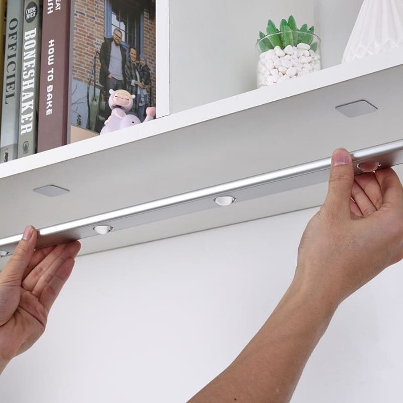 Luminária de LED Magnética com Sensor de Movimento Castiliani, ideal para iluminação automática e prática