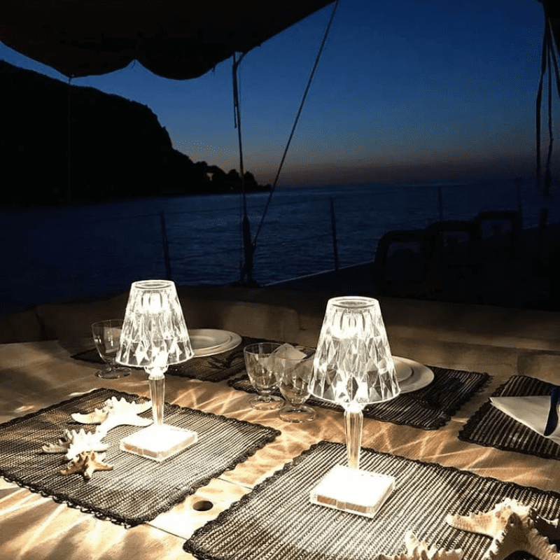 Luminária de Mesa LED Diamante USB 3 em 1 Sem Fio Castiliani, com 3 modos de iluminação e design elegante