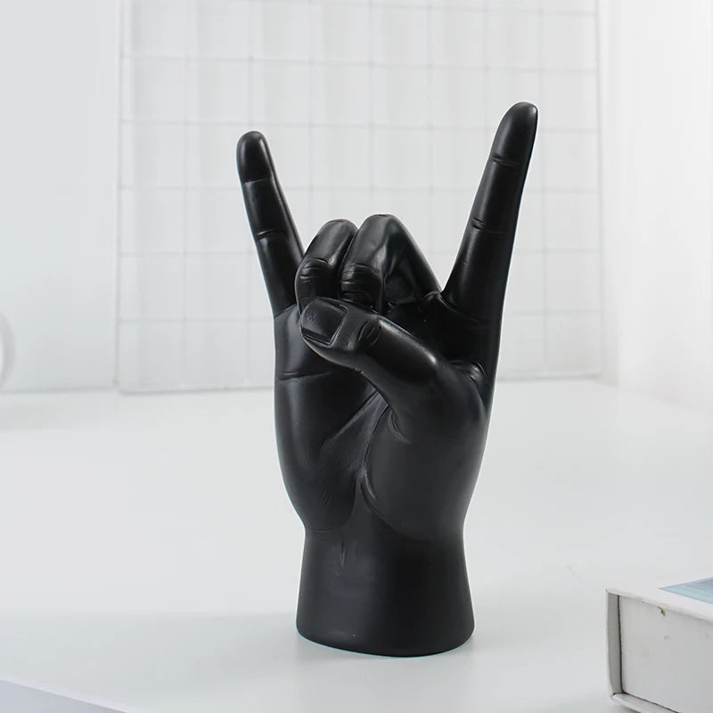 Escultura de Mãos Rock Decoração Moderna Castiliani, arte em resina dourada para amantes do rock e decoração estilosa.