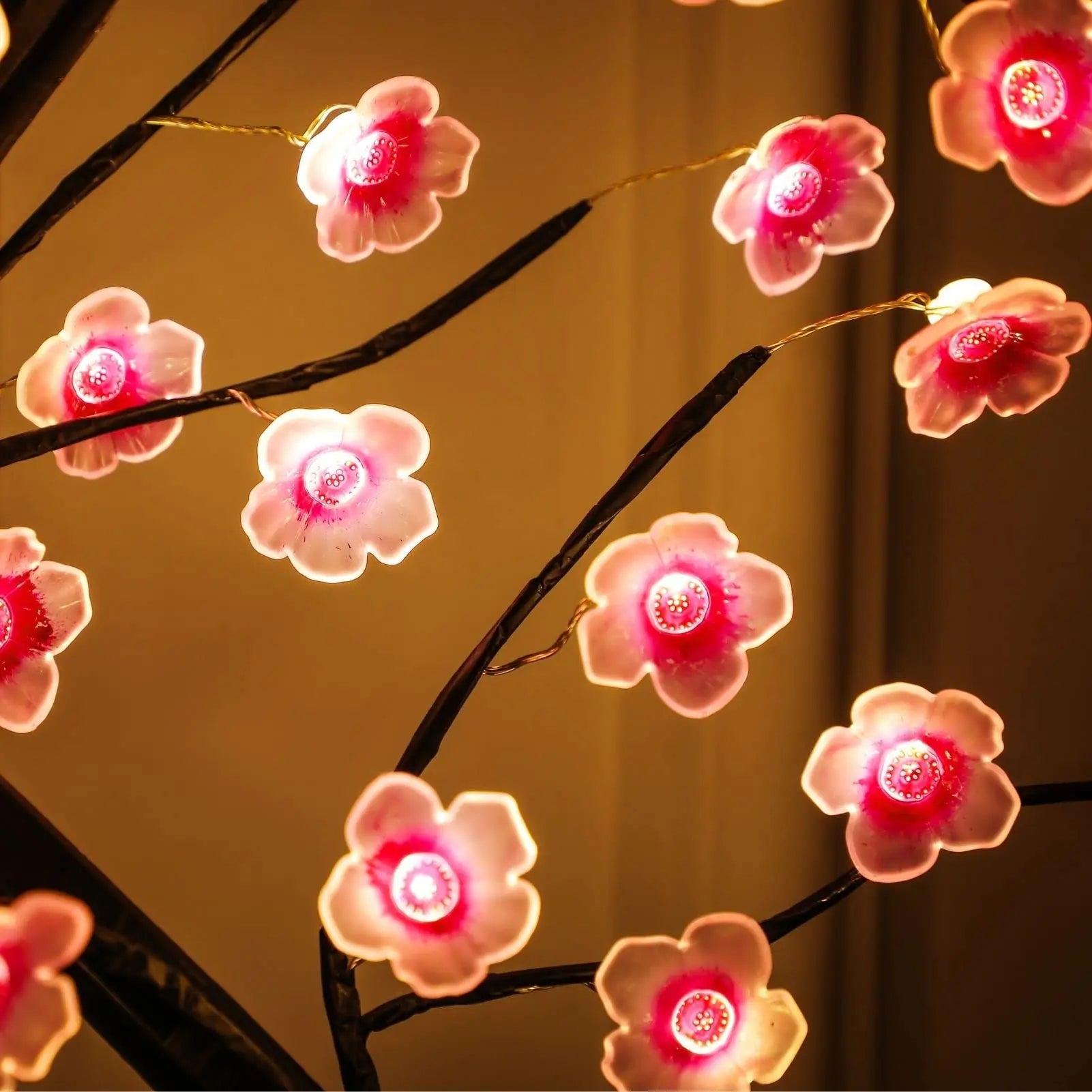 Luminária Decorativa Árvore de Cerejeira Castiliani, iluminação suave e design elegante inspirado na natureza.