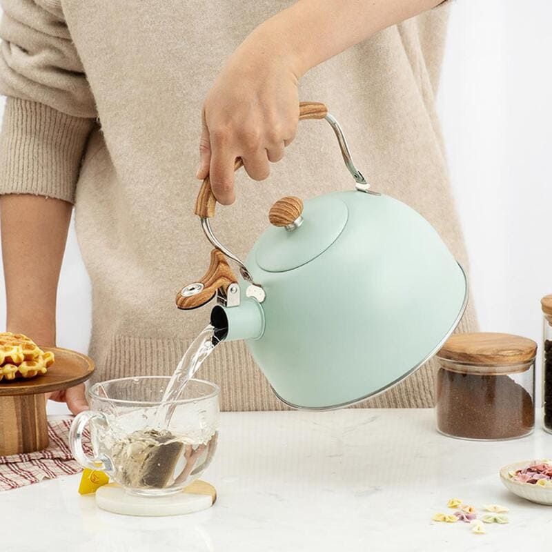 Chaleira de Inox com Apito 2,5 Litros Castiliani, resistente e prática para uso diário

