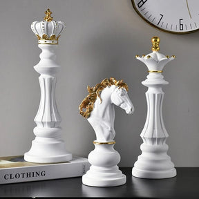 Decoração de Mesa Resina Estátua Peças de Xadrez Castiliani, elegância e estilo para ambientes sofisticados

