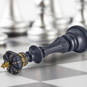 Decoração de Mesa Resina Estátua Peças de Xadrez Castiliani, elegância e estilo para ambientes sofisticados

