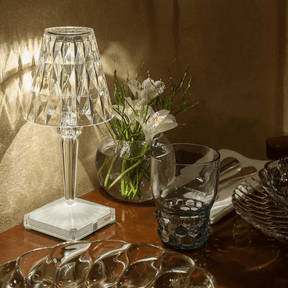 Luminária de Mesa LED Diamante USB 3 em 1 Sem Fio Castiliani, com 3 modos de iluminação e design elegante


