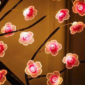 Luminária Decorativa Árvore de Cerejeira Castiliani, iluminação suave e design elegante inspirado na natureza.

