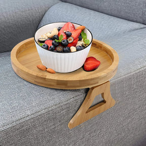 Bandeja de Bambu para Braço do Sofá Castiliani, prática e ideal para espaços compactos.

