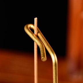 Suporte de Incenso em Madeira Natural Castiliani, ideal para criar um ambiente relaxante com elegância e funcionalidade

