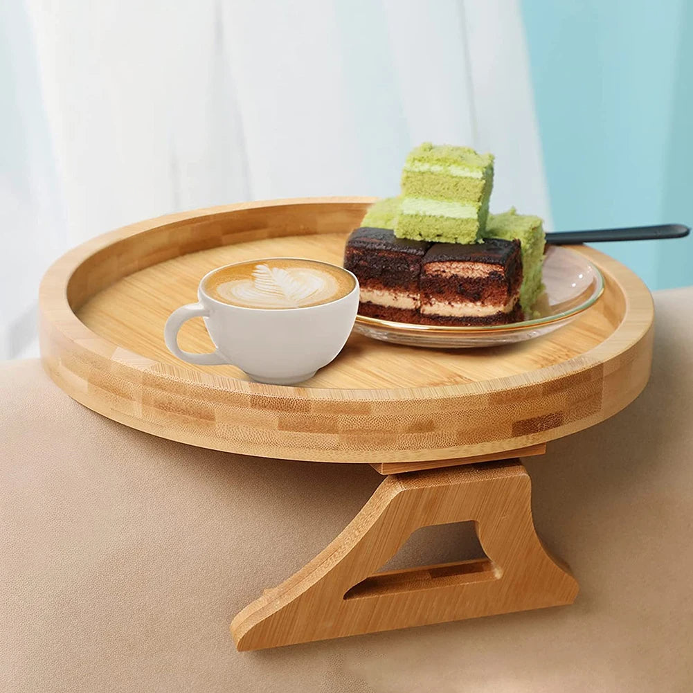 Bandeja de Bambu para Braço do Sofá Castiliani, prática e ideal para espaços compactos.

